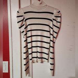 M puffed sleeve striped turtleneck sweater
